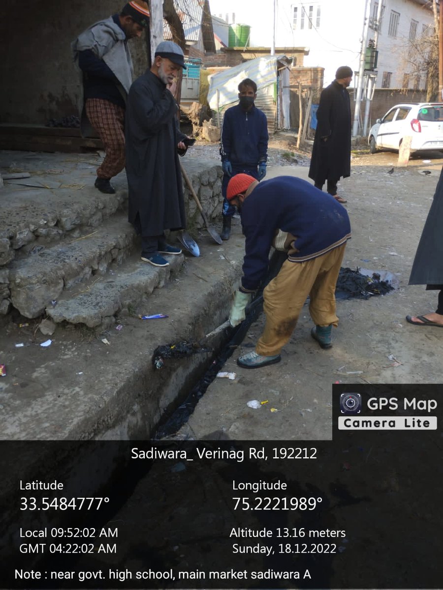 DCAnantnag's tweet photo. Ph Sadiwara A: Massive campaign for solid waste management spearheaded by Sarpanch Adv Farooq Ganai. Cleanliness drives in public spaces, water bodies, drains being taken up with focus on scientific disposal of waste

@basharatias_dr @diprjk @jkrddpr https://t.co/cNtGqxZfsL