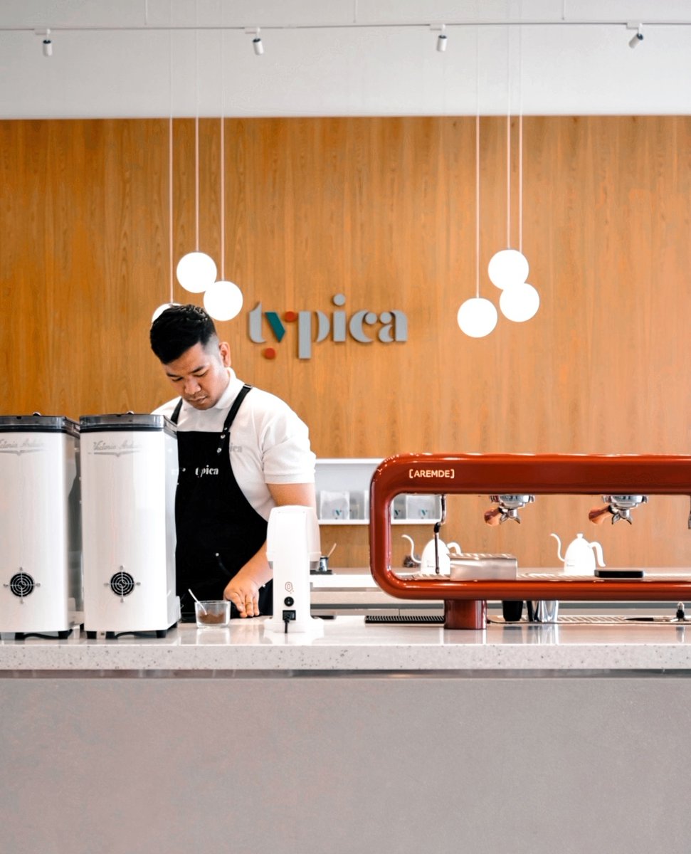PUQ_coffee's tweet photo. Many baristas have told us Puqpress has “become an irreplaceable tool” for their cafe and for good reason! The Puqpress is known as an incredibly efficient coffee tamper that speeds up workflows and allows baristas to know that it will deliver a perfectly flat and consistent tamp https://t.co/nObryjB8h1