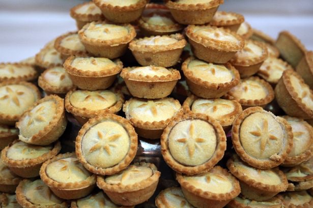 Thanks to a very kind donation our people will be enjoying mince pies at supper club all this week.  MERRY CHRISTMAS!!!! 
paypal.com/donate/?hosted…