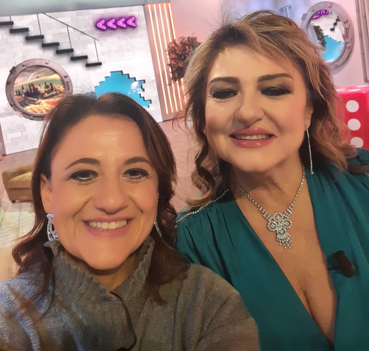 silviacastronov's tweet photo. @1MattInFamiglia @RaiUno oggi il buon giorno arriva da #UNOMATTINAinFAMIGLIA #Rai1 Intervista con la meravigliosa #MonicaSatta su #sicurezzagiocattoli #giochisicuri #bambini #espertodiritticonsumatori #liberaprofessione #collaborazioni @KonsumerItalia @fabripre #Grazie https://t.co/UayHBdy7Ue