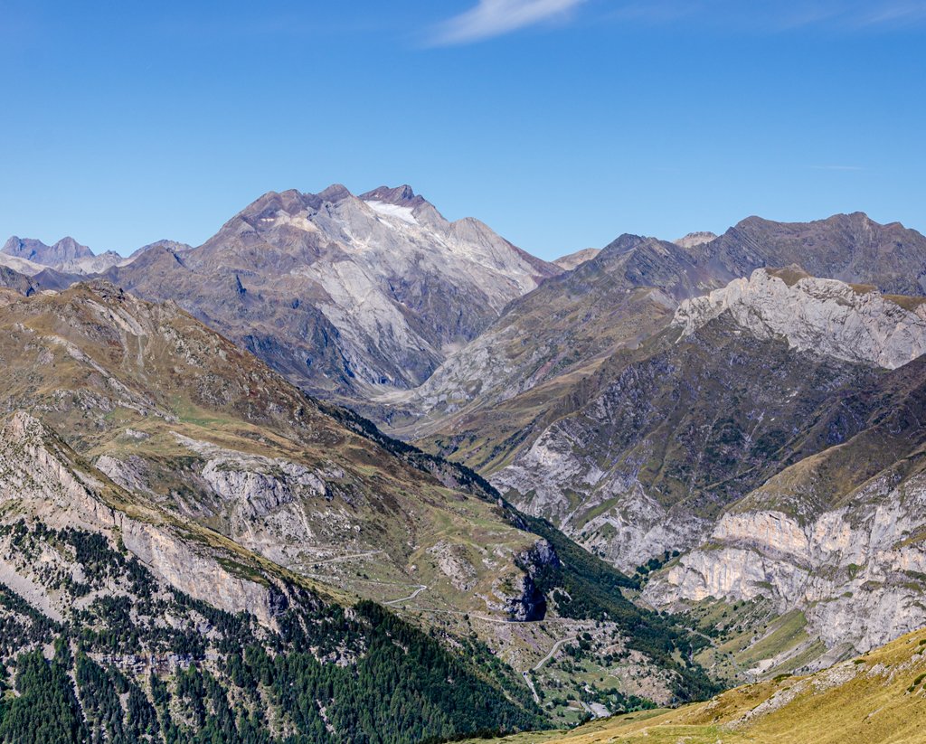 CyclingLodge's tweet photo. It's #switchbacksunday because we missed #switchbacksaturday 😁 The stunning switchbacks and raw beauty of the climb to Col des Tentes...a true hidden gem climb!
#cycling #sundayvibes #SundayMorning #cyclisme https://t.co/60o8owyqzJ