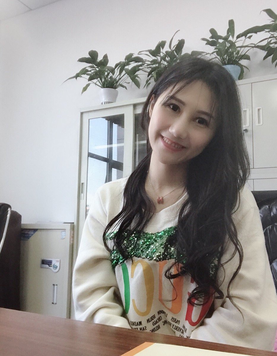 jin022158's tweet photo. Girls who love to laugh will have good luck. https://t.co/PUsTmxzXjx