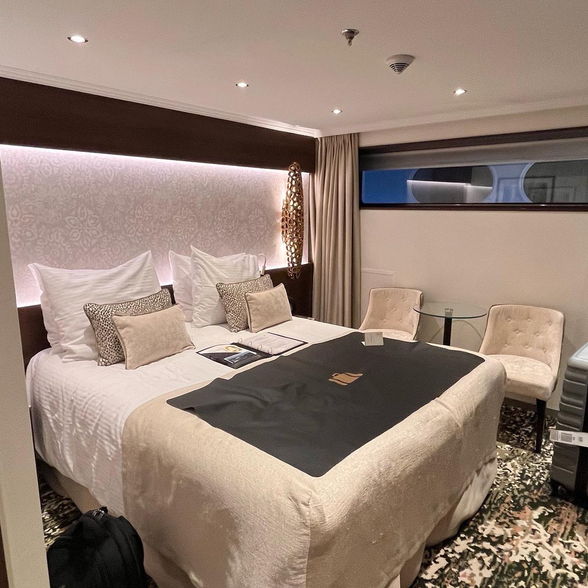 TravelwithTim1's tweet photo. Very impressed with our #cabin on @RivieraTravelUK #mswilliamwordsworth all you could need for a wonderful #European #city break base. #cruise #rivercruise #Budapest https://t.co/8ACLZ4y7cD