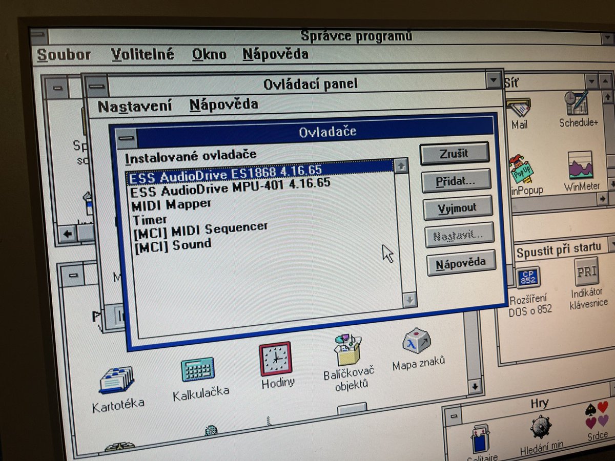 VejvyCZ's tweet photo. Sestava s Win 3.11 je po HW stránce v podstatě také hotová, nyní to bude hlavně o uchycení mechanik HDD apod...
#oldcomputers
#Pentium1
#Windows3x https://t.co/lyJ0QzpNUl