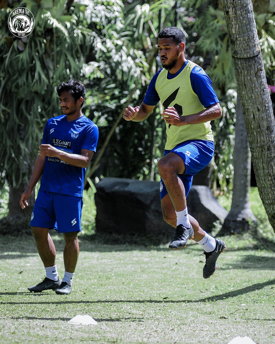 AremafcOfficial's tweet photo. Tak ada kata lelah untuk memberikan yang terbaik🏃‍♂️🔥

#usuttuntas #tegarbersatubangkitbersama 
#aremafc #aremania #salamsatujiwa
#bangkitbersama #briliga1kembali #nontondarirumah
#BriLiga1 https://t.co/G3xbtCjwhF