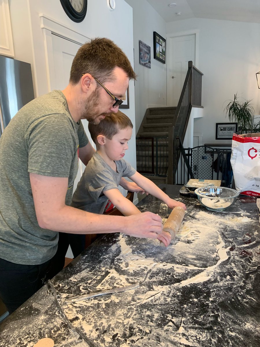 va6aka's tweet image. Lefse 2022 in the books. Slowly turning it in to a family tradition. 🥰 #lefse #keldanemil #stianfinlay