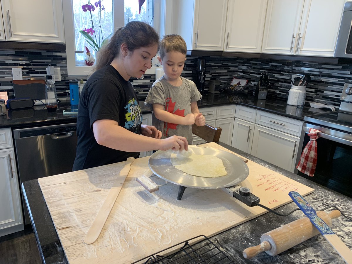va6aka's tweet image. Lefse 2022 in the books. Slowly turning it in to a family tradition. 🥰 #lefse #keldanemil #stianfinlay