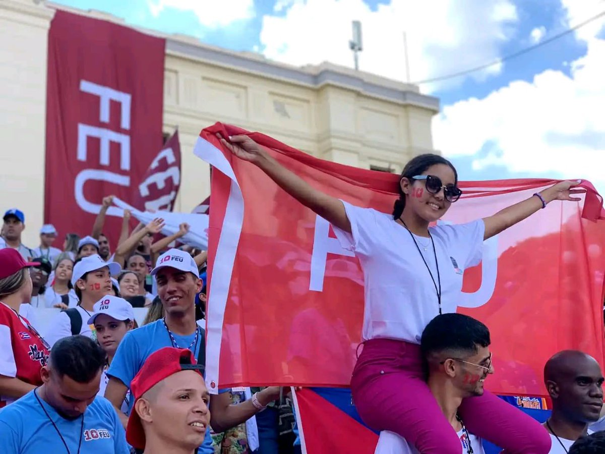 FeuMedica's tweet photo. 🙌🏻Este fue el paso de la Delegación Avileña en el 10 Congreso Nacional de la FEU👏🏻😊.
#LatirAvileño
#CubaViveEnSuHistoria
#10congreso
#FEUdeCuba https://t.co/C8CKpls2Y3