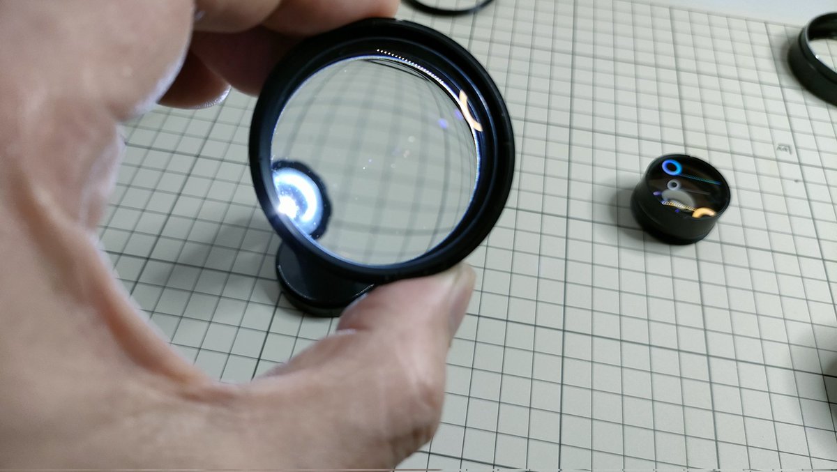 GraphyRokkor's tweet photo. 暇潰しにMCⅠ58mm1.4のグリス交換。先日入手したSRT101黒に付いてきたのだけど、レンズ状態はまずまずでグリス抜けがあったので。
カメラのレストアはそれ自体に夢中になれるけどレンズのメンテは仕上りの良し悪しだけが楽しみ所、今となっては…。
58mm1.4はAUTOの写りが好き。
#minolta #rokkor https://t.co/lf4d74X89K