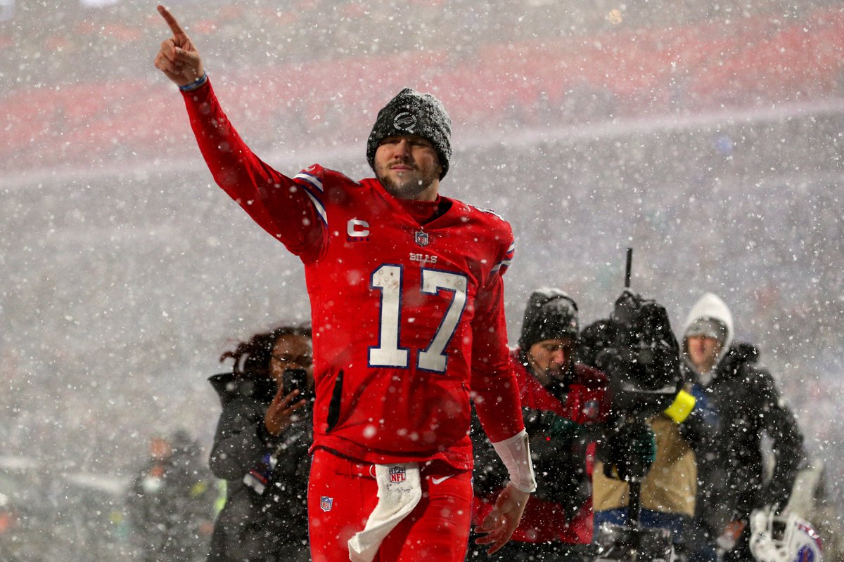 SNFonNBC's tweet photo. MVP? 👀

#BillsMafia https://t.co/GLGmtpnULk