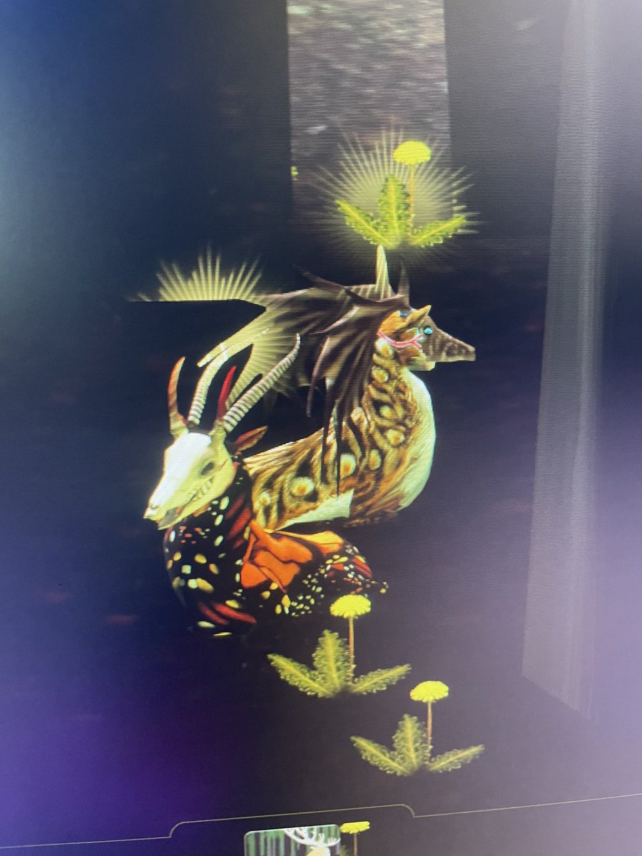 HolidayHybrid's tweet photo. For the first time in literal YEARS I helped someone in #theendlessforest change their antlers and Literally I can’t believe it’s been so long 😭 https://t.co/HyXY1YUFmc