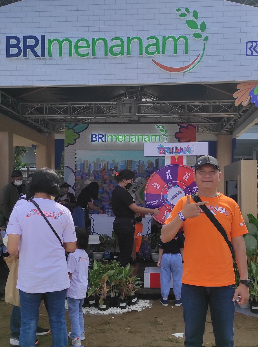 ras_yasin13's tweet photo. BRI menanam..
Di hari ulang tahun yg ke 127 BRI 
Membagikan tanaman buah produktif gratis seperti, alpukat, kelengkeng, mangga,jeruk,sirsak ,cabai dll..untuk penghijauan halaman maupun kebun.
Bangga bercocok tanam.
#HUT127BRI 
#BRILianFest2022
#ROJAK2
#0444 https://t.co/XEWzextSEL