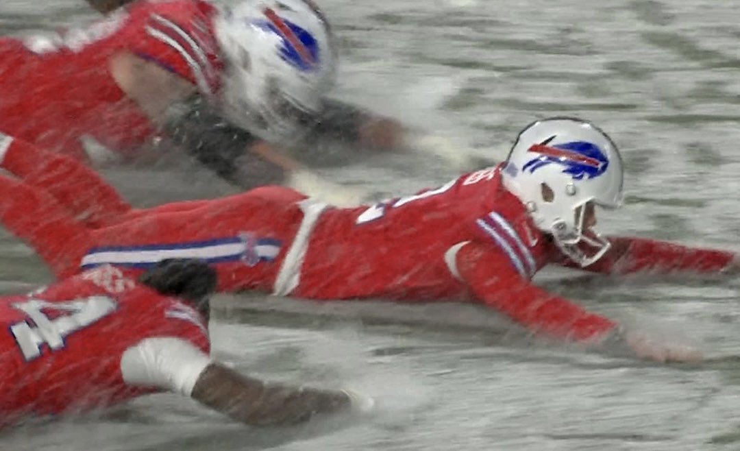 barstoolsports's tweet photo. Me in her DMs at 2am https://t.co/BWVkjm0hlE