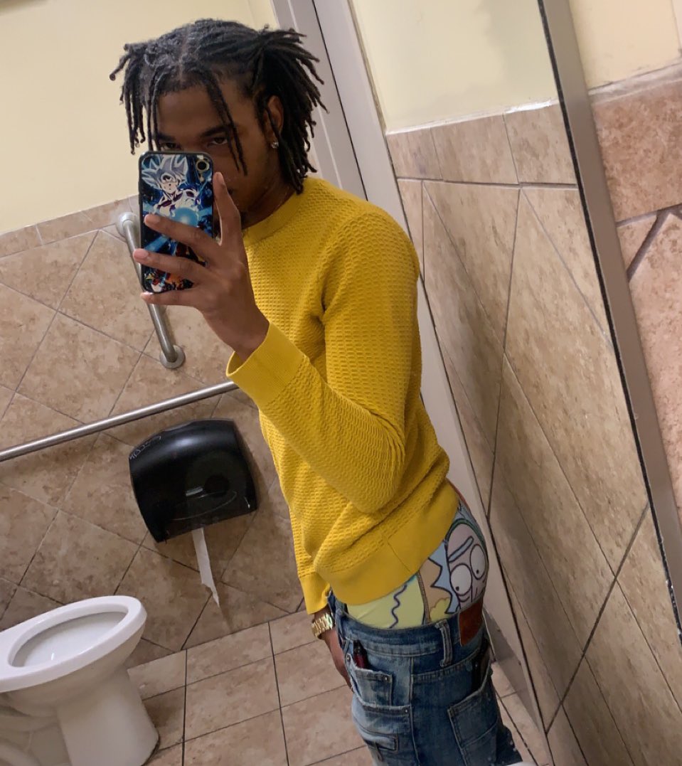 RadiantRikko's tweet photo. A lil ugly but I got a sweet personality 🫶🏾😎🫱🏽‍🫲🏾 https://t.co/fgXx8jwo3A