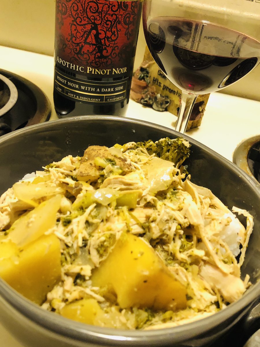 Rita963734361's tweet image. Tried #pinotnoir  by #Apothic  @ApothicWine w my Filipino dish, #chickenAdobo❤️❤️❤️❤️ the juices of the chicken burst out like the Rascherrinellas from excellent #Vino