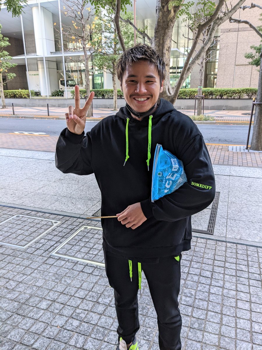 ssshun8's tweet photo. ノリさんのタイトルマッチの応援で東京に来たら泰斗居った！笑

#軍司泰斗 https://t.co/LIDH7XjphZ