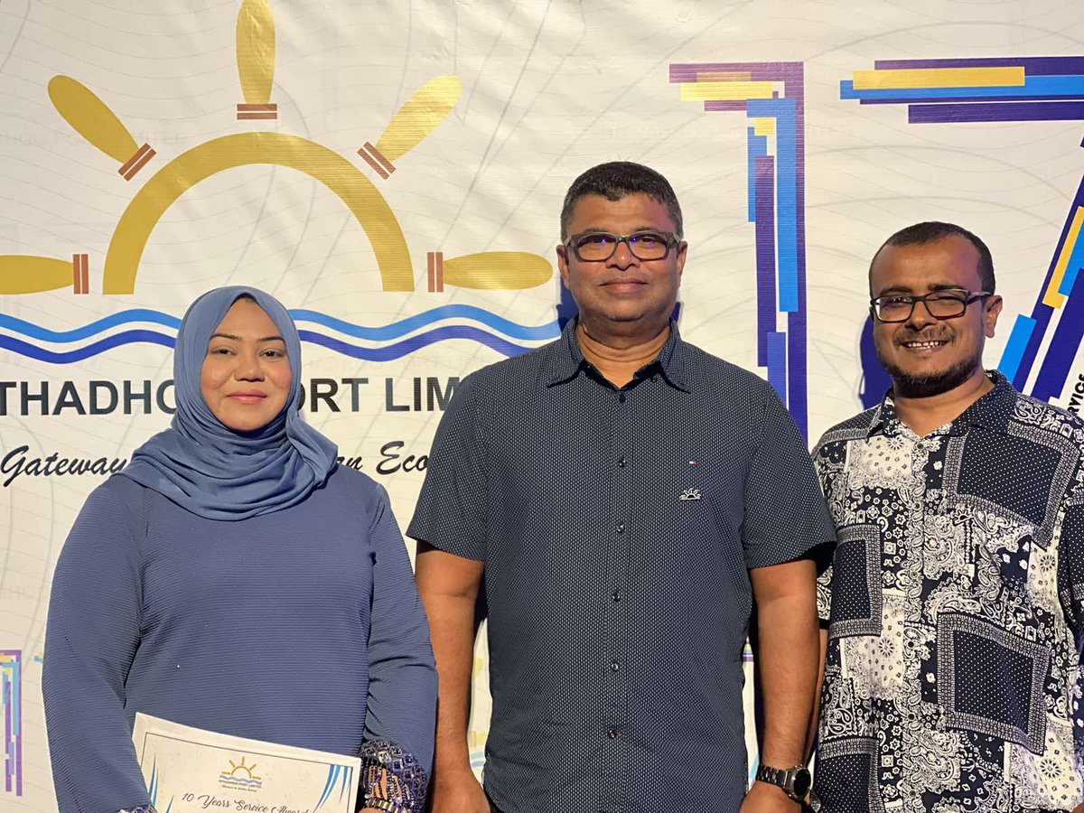 FathmathAnusha's tweet photo. Recognition of 10years Service to Hithadhoo Port Limited. @adduport
#10yearsservice
#17thAnniversary
#Hithadhooportlimited https://t.co/BjFydHwv3J