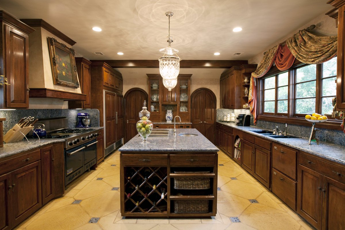 JulieLaughtonDB's tweet photo. Vintage solid cherry wood kitchens are elegant and timeless. Check out my website for more custom kitchens like this one. https://t.co/bIe3t4KBQm
#wallaceneff #designbuild #customhomes #customkitchen #kitchendesign #kitchenremodel #bespokekitchen #luxuryhomes https://t.co/31Ic5PU3qW