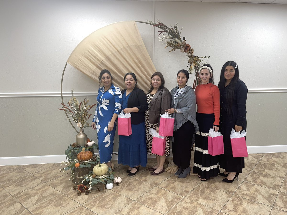mundopentecosta's tweet photo. Cerramos el 2022 con un corazón agradecido. Departamento de Damas “Transformadas” #SomosMP https://t.co/N6Ylg6F3Zn