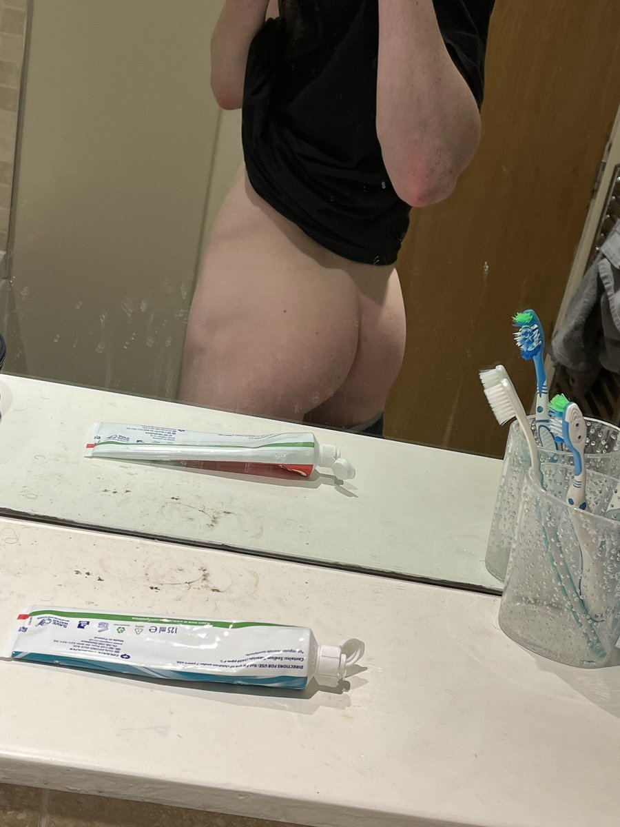 ConstructFemboy's tweet photo. Bend me over this bathroom counter daddy x🥵❤️ #femboy #fem #femass #gay #nsfw #fuckme #fuckmedaddy https://t.co/hxARb49zx2