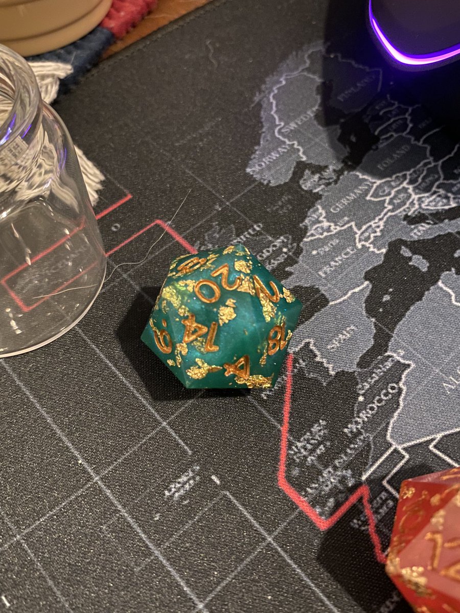 villagerzee's tweet photo. last night's nat 20s 🥺 fighting for my life but these dice made it festive ◡̈ &amp; the fact they are chonky and big are a metaphor for the weight of my actions, which i love.... thank u so much @fateweaverdice https://t.co/U63Gy3Z3jU