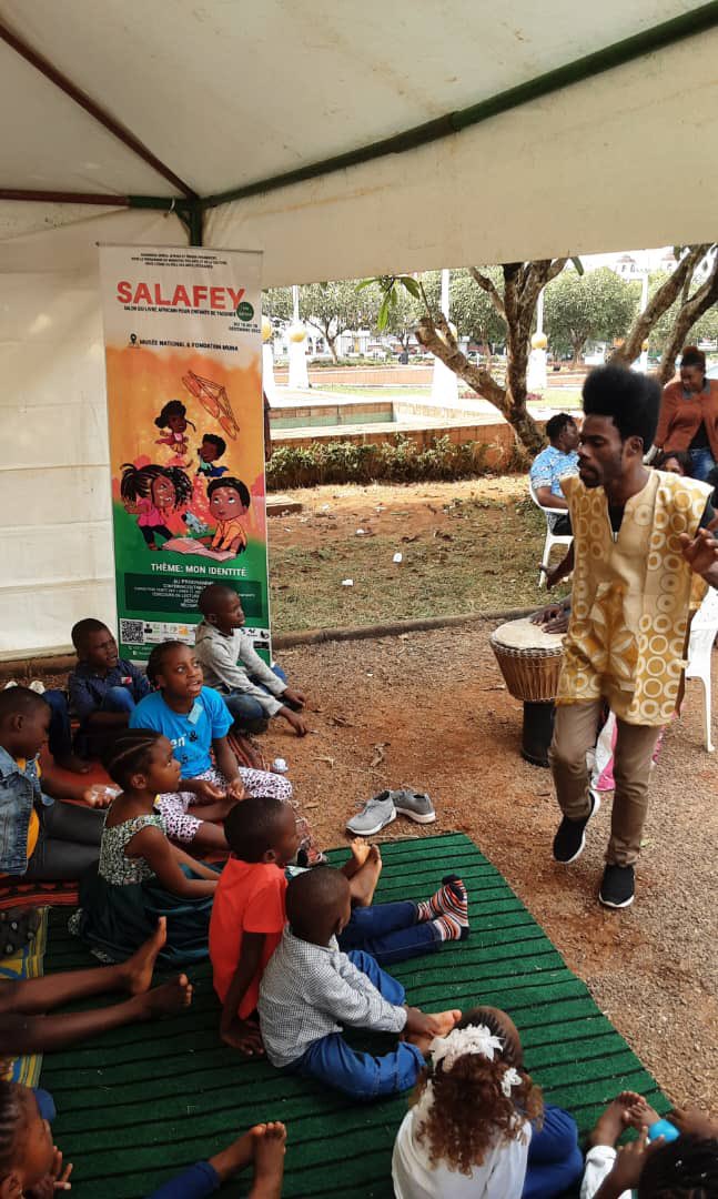 allaboutcongo's tweet photo. Quelques images du #salafey à Yaoundé au Cameroun. C’est ce dimanche que va se clôturer ce salon du livre africain pour enfants de Yaoundé. #okapi #bonobo #enfants #litterature https://t.co/DSdBMF1Xjy