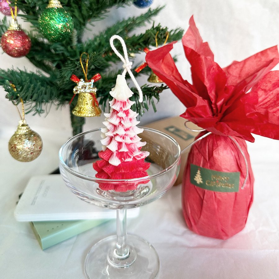LightNight_c's tweet photo. 🎄Christmas tree ราคา 150 บาท/ต้น (สามารถเลือกกลิ่นและสีได้)
💌แถมการ์ดสามารถแจ้งเขียนข้อความได้ค่ะ ห่อแพ็คเกจตามรูป

#เทียนหอม #ของขวัญคนพิเศษ #เทียนหอมพร้อมส่ง #ของขวัญวันคริสต์มาส #ของขวัญปีใหม่ #ของตกแต่งคริสต์มาส #ของขวัญคริสต์มาส #คริสต์มาส https://t.co/p1Q4J6FYjD