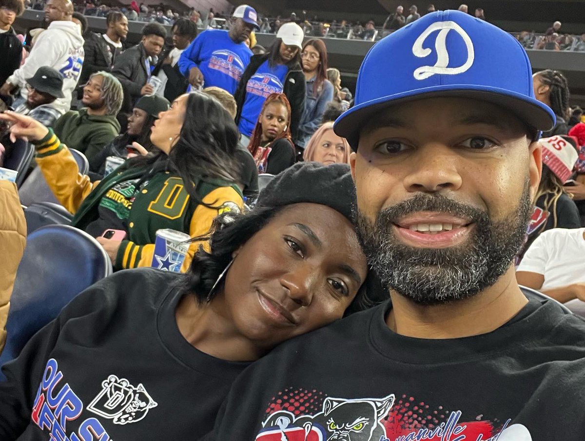 MetricDManning's tweet photo. It literally came down to inches but the @Duncanville_Fb finally got over the hump! Too excited for #Deuce, his teammates, and the coaching staff. Coach Samp, you’re finally a State Champ! #ProudDad #InvestedInThisProgram #Dville #Desoto #SOC #SouthernSector #Dallas https://t.co/xUkmhOzPfi