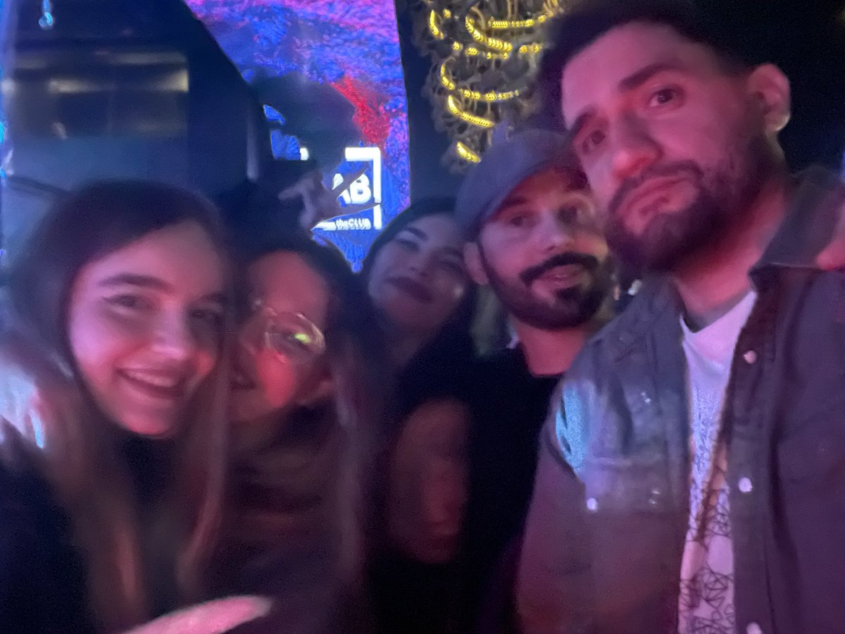 EyraVlogs's tweet photo. Literalmente la noche https://t.co/EdSZfWk2Vr