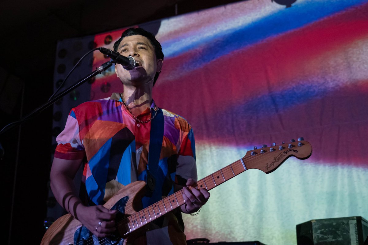 driedcassava's tweet photo. Kemarin malam di @AMFestival_. Sampai jumpa lagi di lain kesempatan. Jangan lupa nanti malem final Piala Dunia.💞💞💞

📸: Felix Daritan https://t.co/JLx3obRRPc