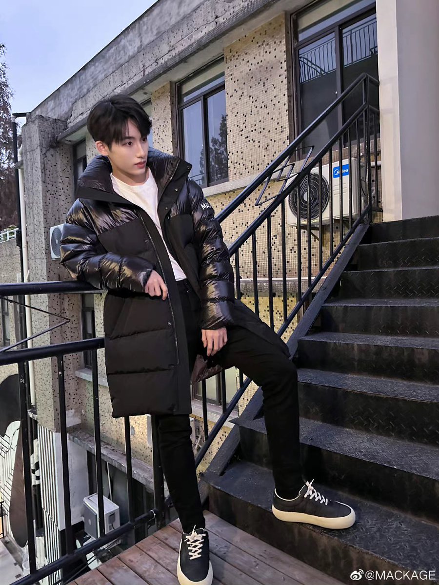 10w_w28's tweet photo. Mackage update #WINWIN https://t.co/15OBGGNzyU