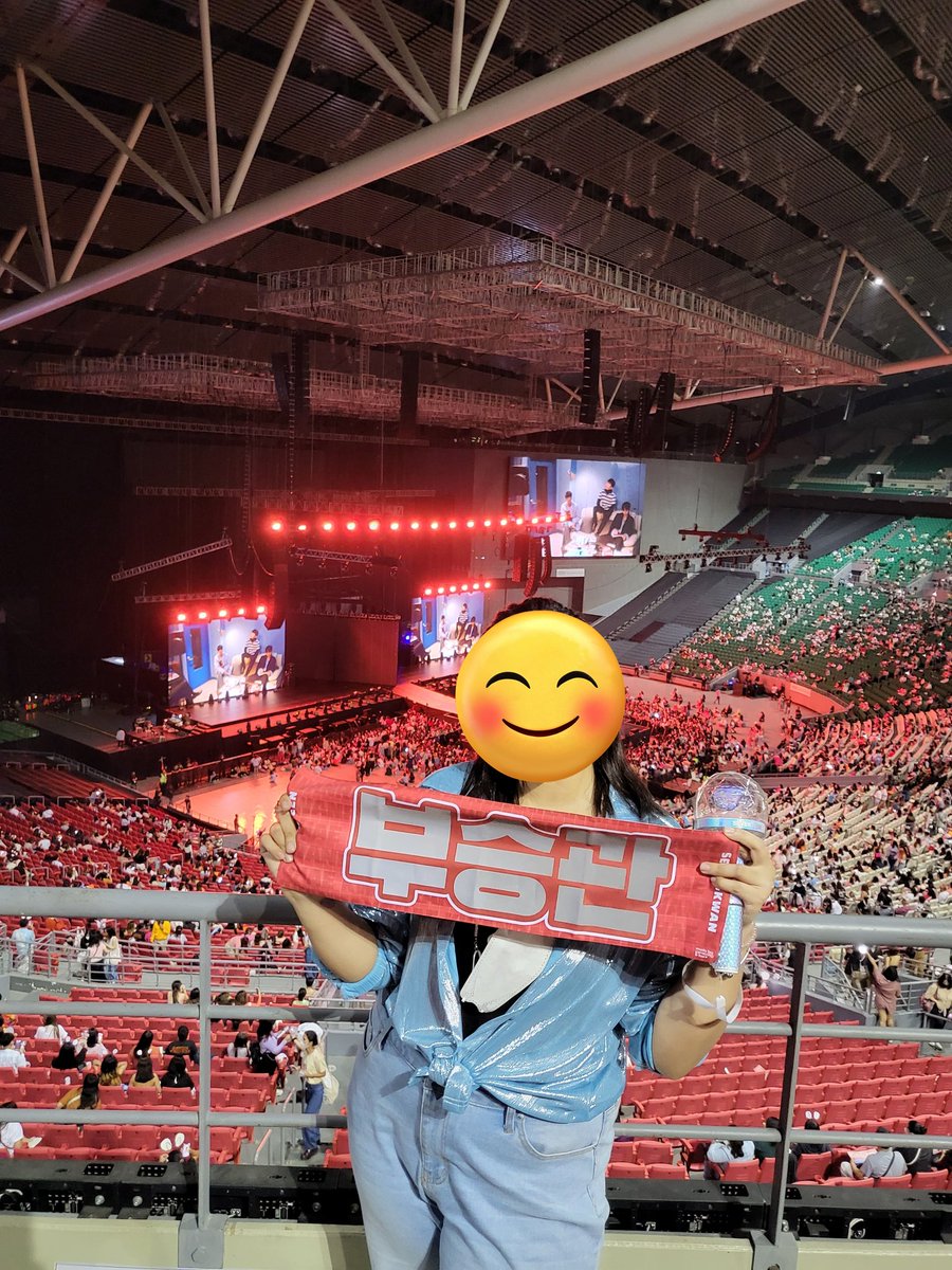hannieyarn's tweet photo. Late feedback but just wanna say thank you @Caratcityph ! First dahil umabot siya sa con, second kasi ang ganda ng quality!! ๐ my sister and i took so many pics with our banners and fans yesterday โจ๏ธ๐ฅบ
#CCITY_FEEDBACKS https://t.co/h2ybzF0NWC