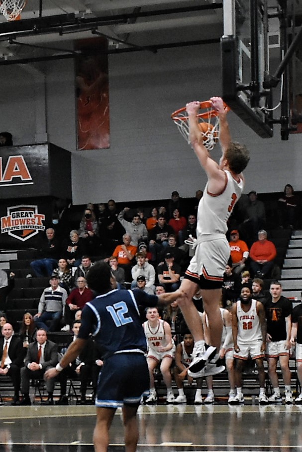 John_Dee14's tweet photo. Ally-oop! Max Roth @UF_Oilers_MBB https://t.co/djIoH0tzJ4