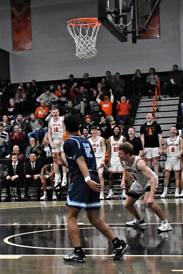 John_Dee14's tweet photo. Ally-oop! Max Roth @UF_Oilers_MBB https://t.co/djIoH0tzJ4