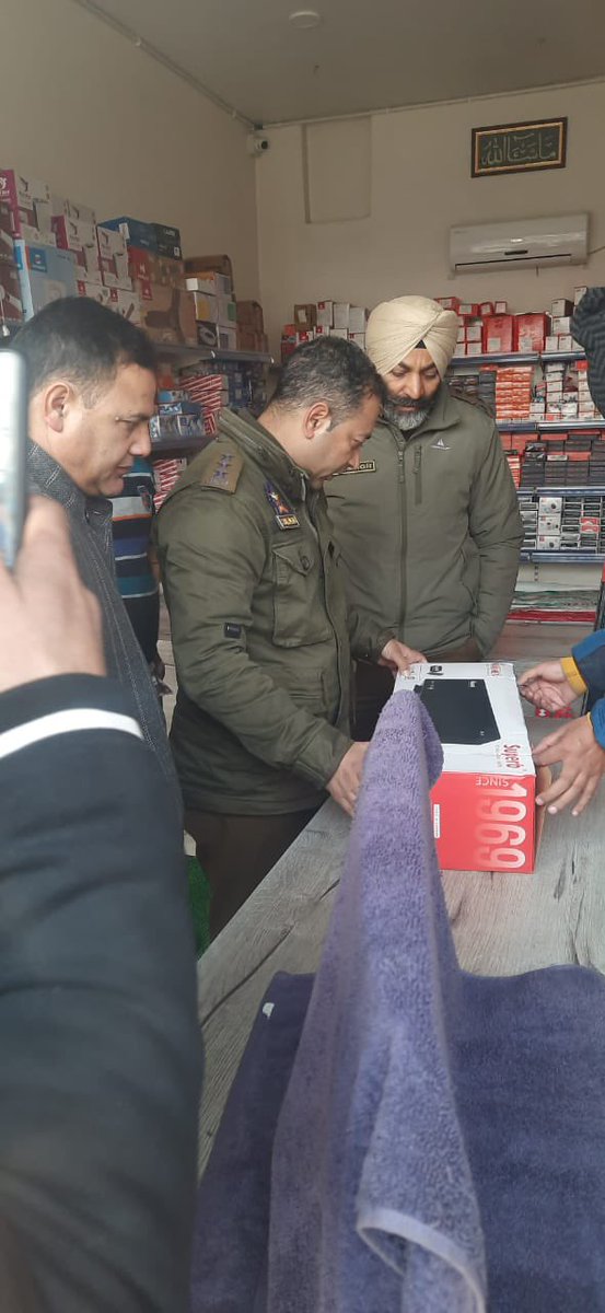 SrinagarPolice's tweet photo. Our teams led by DySPs/SHOs in every area have started checking shops selling heating appliances. Legal action will be taken whenever sub-standard, duplicate or fake product is found. Citizens can also report at 9596770502 if they come across such appliances. https://t.co/hkK0smqjle