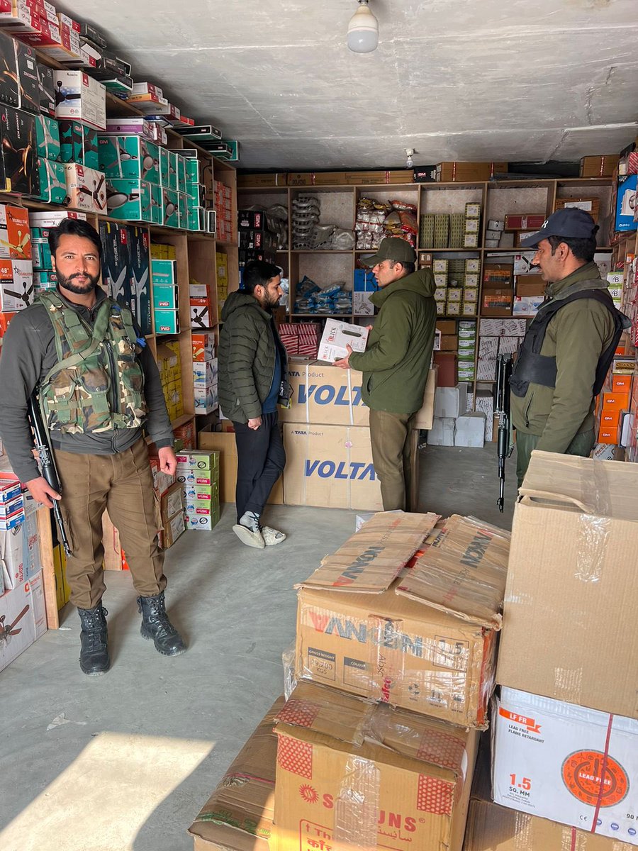 SrinagarPolice's tweet photo. Our teams led by DySPs/SHOs in every area have started checking shops selling heating appliances. Legal action will be taken whenever sub-standard, duplicate or fake product is found. Citizens can also report at 9596770502 if they come across such appliances. https://t.co/hkK0smqjle