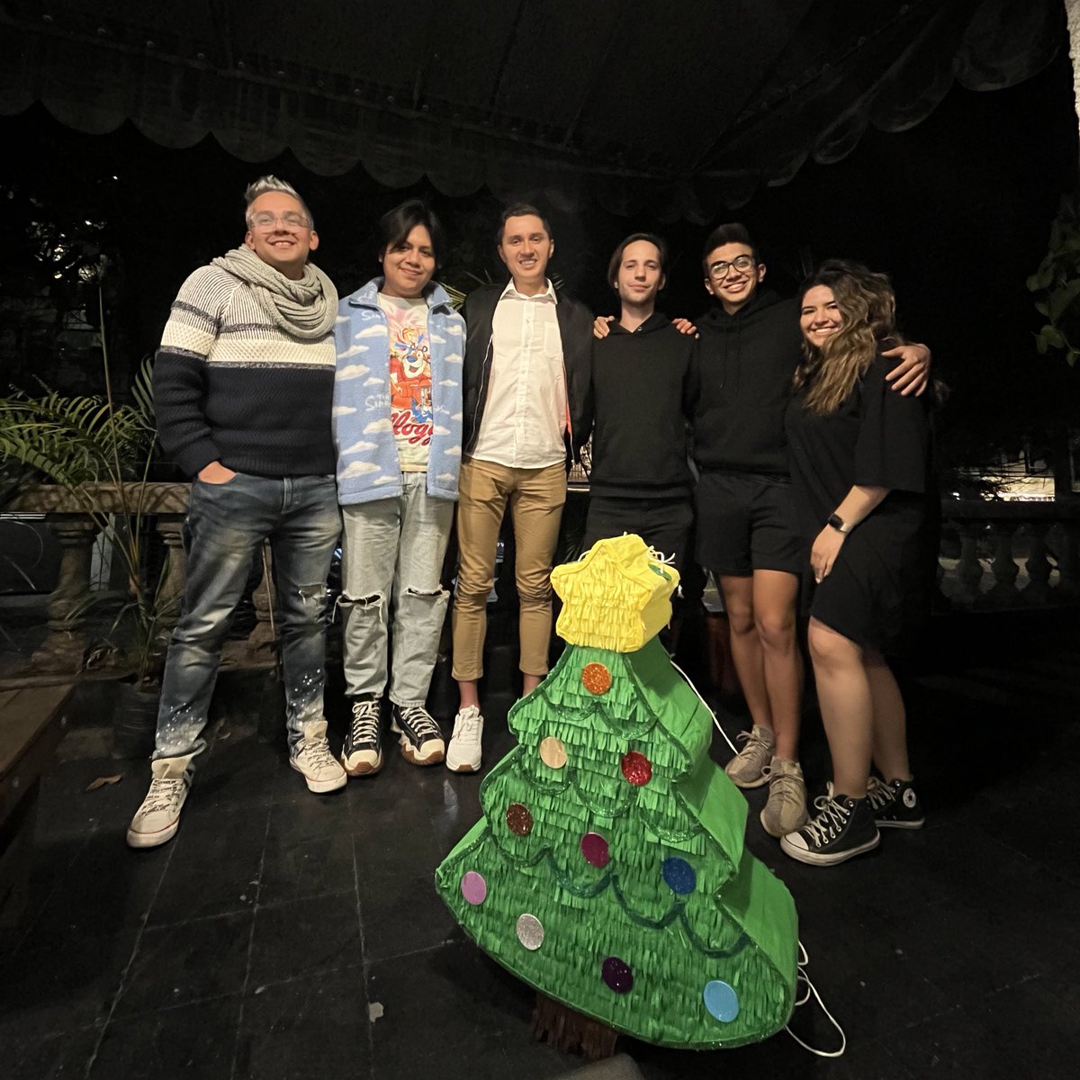 alan_argoz's tweet photo. Today alongside @eliacalba we held the 1st IRL Meetup w/@trendilatam Community🎄

Grateful for meeting IRL some Alumni &amp; fun breaking the Piñata 😂. https://t.co/j6I1B1jvIr