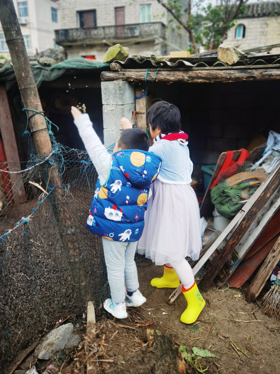 JiangluChen's tweet photo. 假期提前的快luo~ https://t.co/gBfJpb5LrL