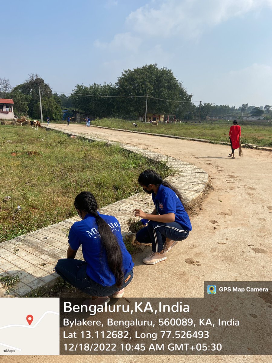 mlaahl's tweet photo. MLAAHL NSS volunteers rendering community service in Byalakere village #NSSrdbangalore #NSSIndia #YSP https://t.co/Tg5y8GSLPX