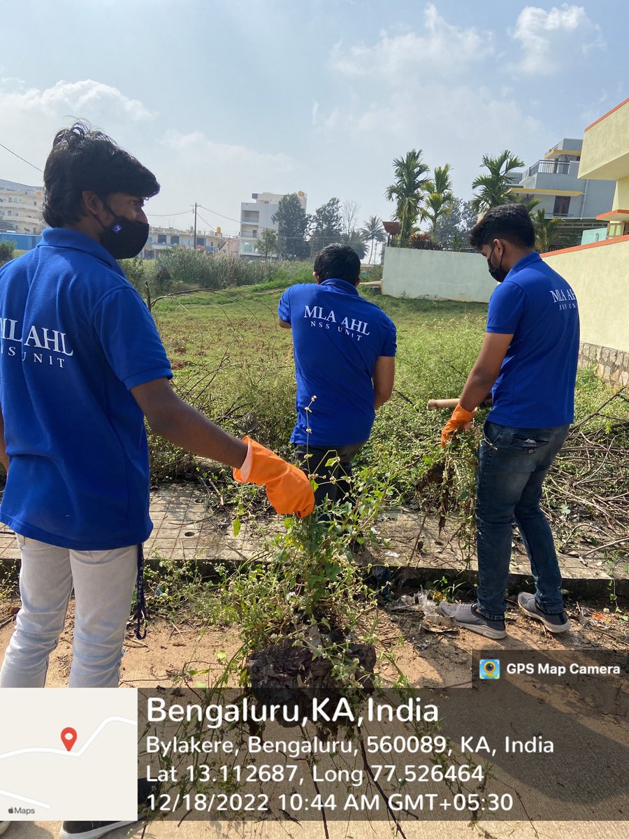 mlaahl's tweet photo. MLAAHL NSS volunteers rendering community service in Byalakere village #NSSrdbangalore #NSSIndia #YSP https://t.co/Tg5y8GSLPX