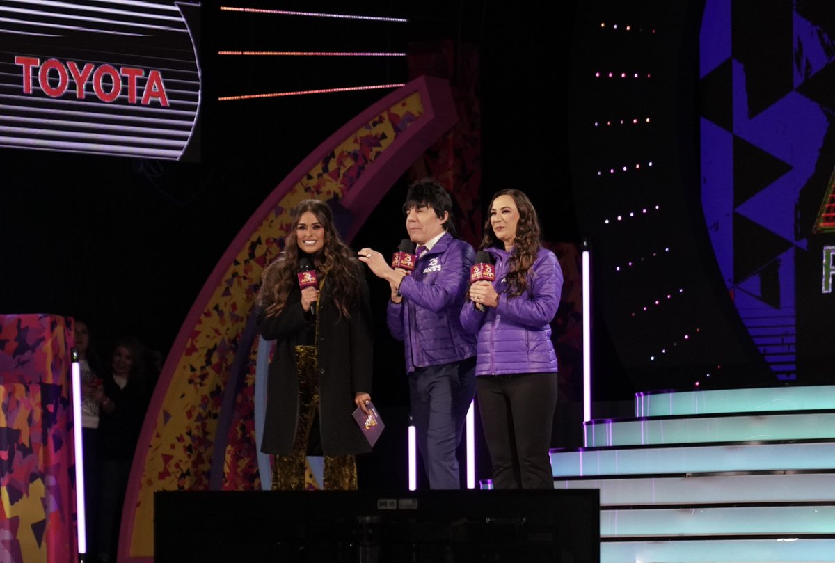 Televisa's tweet photo. Seguimos siendo #OrgullosamenteTercos, sigamos apoyando al #Teletón y celebrandos su 25 años.

@eazcarraga @galileamontijo @adrianuribe @consueloduval @edwinlunat https://t.co/PyaD9rs5aL