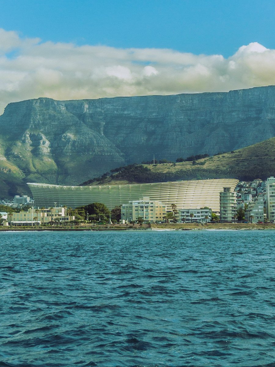 GuyWithTheSnaps's tweet photo. "You, me and the Sea. A moment in tranquillity"
 #photography  #photooftheday #NftPhotography #capetown #sea #cinematography https://t.co/QnDjc1SReO