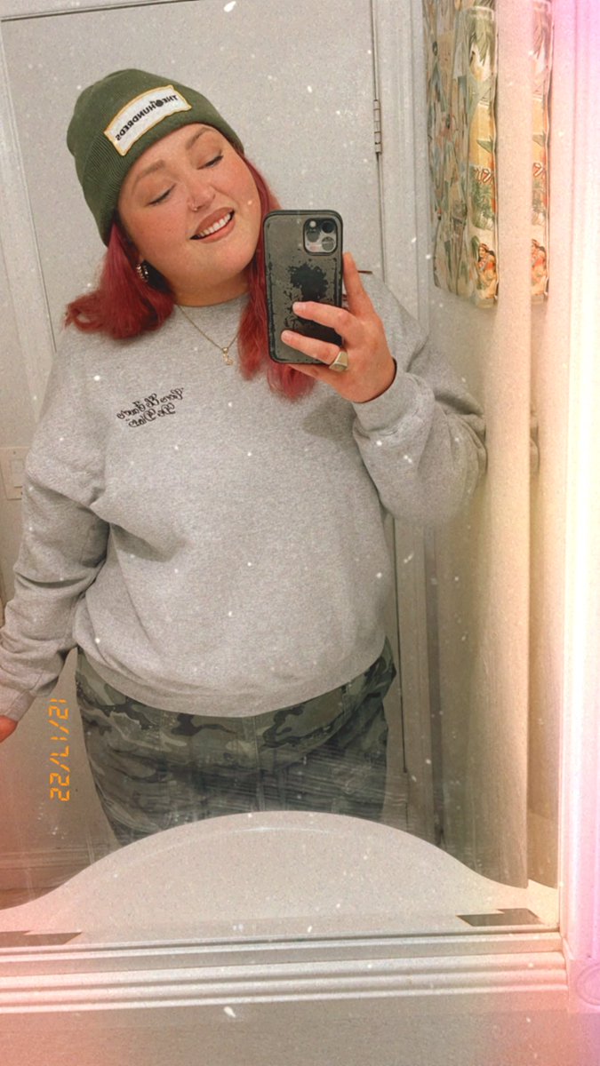 JessicaDuron_'s tweet photo. My favorite shit is from my homies

Crewneck from my homegirl @dopemo’s line! 🤎🌹 https://t.co/SdaM4s6shS