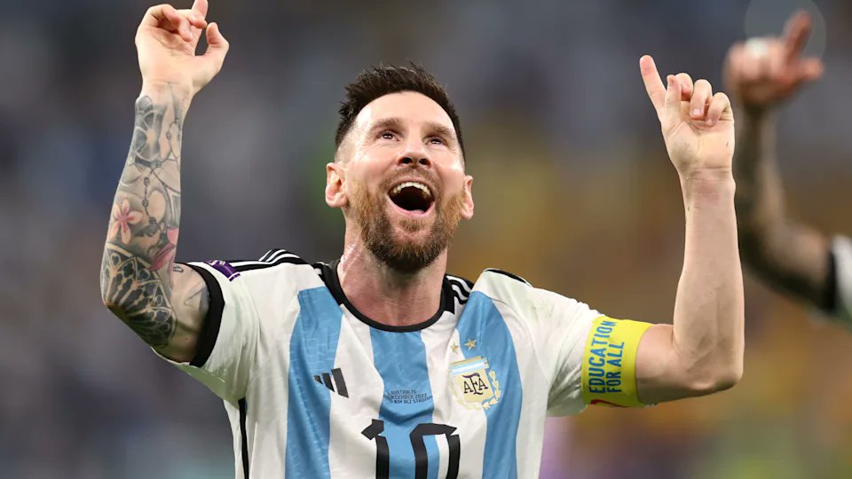 mohammedawaad's tweet photo. لا أتذكر في حياتي حالة مثل ميسي في مونديال 2022

ثلاثة أرباع الكوكب يتمنى فوزه بالمونديال، بعض جماهير الدول المنافسة تشجعه، ومن يخسر ضده يتمنى له الفوز..

لو جرت انتخابات اليوم.. لفاز ميسي برئاسة كوكب الأرض

اليوم حاسم .. فهل يكون يوم تحقيق الحلم الأخير؟ https://t.co/wMsseHL4Wi