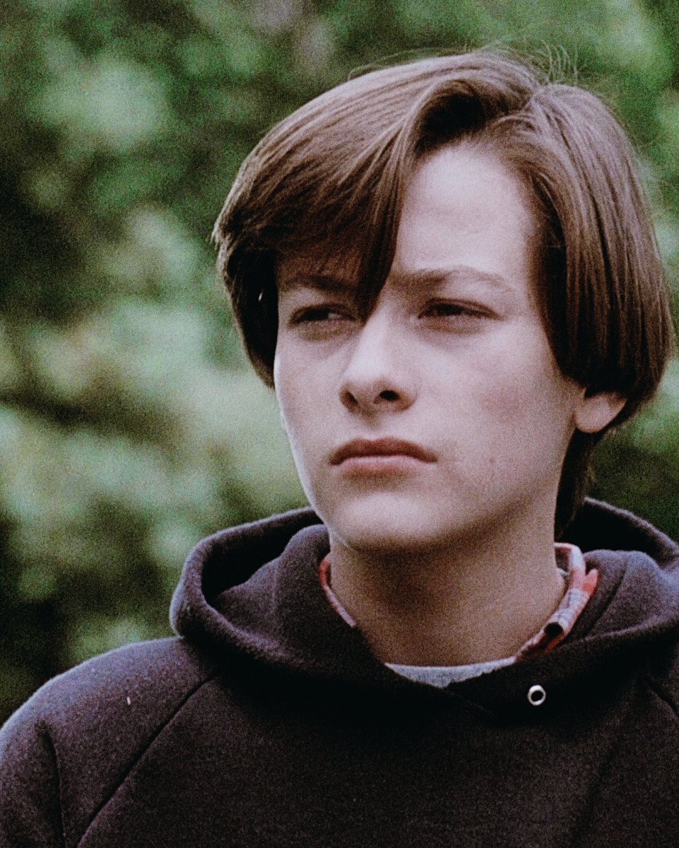T2EDWARDFURLONG's tweet photo. えレオナルドディカプリオとエドワードファーロングとルイスパートリッジの髪型嫌いな人って存在するの？（目に掛かる長さの前髪を左右の片側に寄せるやつ）（美形の特権） https://t.co/E96OJdR7eO