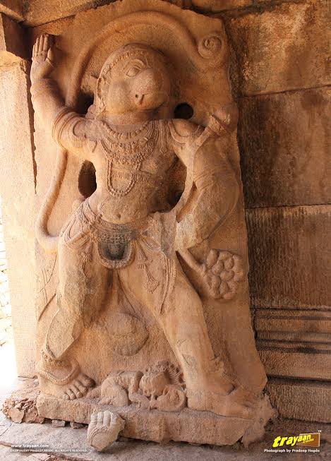 myhistorytales's tweet photo. #HistoryBytes The depiction of Lord Hanuman as Veera Hanuman with a Gadha started with the Vijayanagara empire to inspire bravery in their wars against Deccan sultans & was made prominent in temples & flags
Pre 15th C, he was mainly depicted as Bhakta Hanuman, Rama’s devotee https://t.co/U9iBzLUk8S