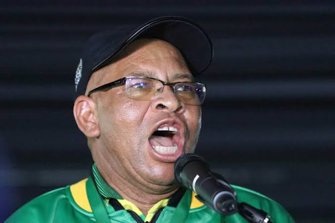 Constitution_94's tweet photo. STAN MATHABATHA

Jan 2022                  Dec 2022

Cyril Ramaphosa     Cyril Ramaphosa 
must get a 2nd        must not get a
Term                         2nd term. Mkhize
                                 must be president https://t.co/CdHQnDkb8a