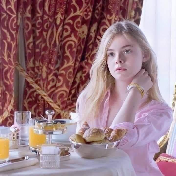 يقول صاحب الصوره: 
خَشيت ان اتزوجها فتُطعمها أمي المش فتموت🙂💔😂😂😂