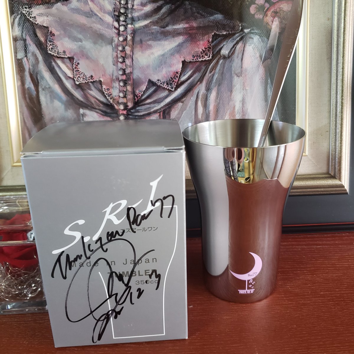 2Zanya8's tweet photo. 素敵なグッズ届いたからこのタンブラーでお酒飲む！マドラーは紅茶淹れる時にティーポットひと混ぜするのに使うんだ
#Bar77
#アカバナ https://t.co/ZTPvdbQqOk