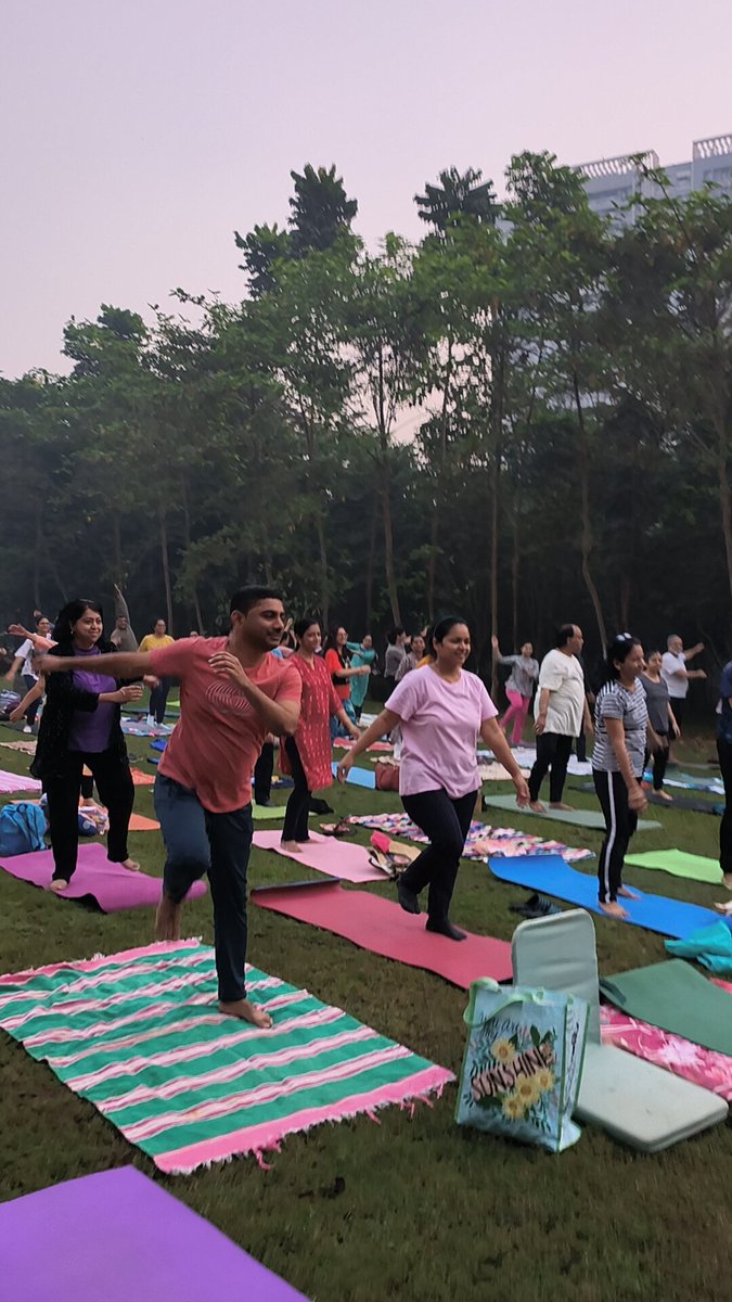 max_mayur's tweet photo. #bhaktikileher starts witha bang in Thane. What a lovely experience of doing Sunday follow up at a serene calm mini forest in the middle of Thane's concrete jungle. #gharghargurudev @pradeepitwiz @manju_surti @mysticshils @rkolangde @ratipathak @ArtofLiving @viratchirania https://t.co/M4niLarP4O
